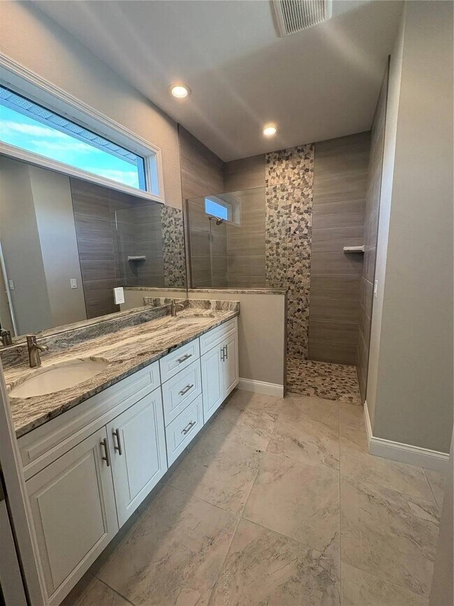Building Photo - 25197 Alcazar Dr