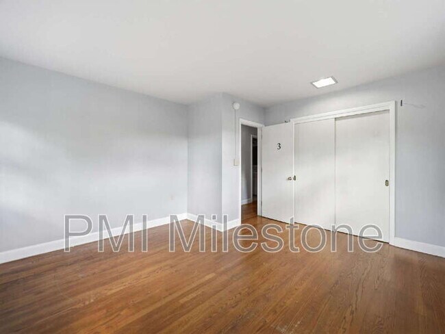 Building Photo - 323 N Potomac St