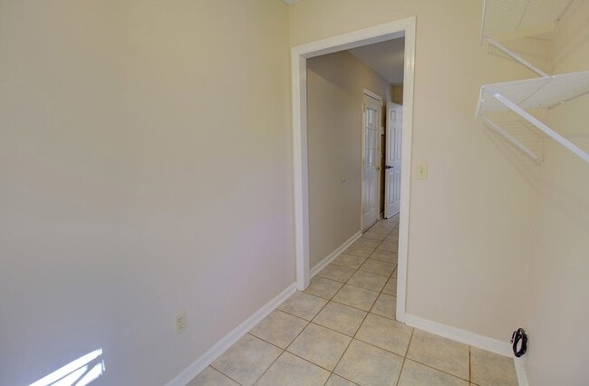 Building Photo - 809 Barrington Dr