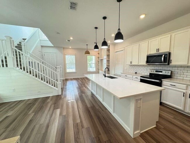 Building Photo - 15024 Stuttgart Aly