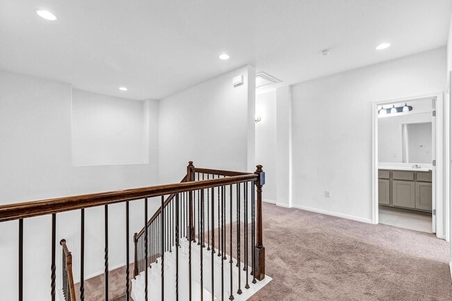 Building Photo - 2907 Zelma Dr