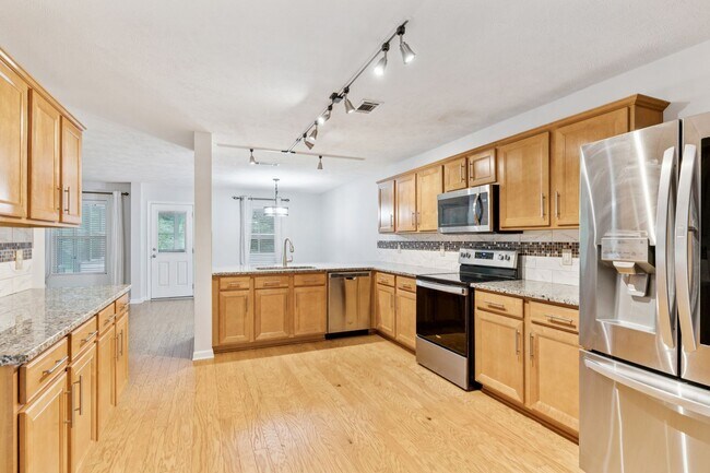 Building Photo - Amazing Home In Creekside Station