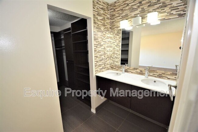 Building Photo - 1629 Pierside Ln