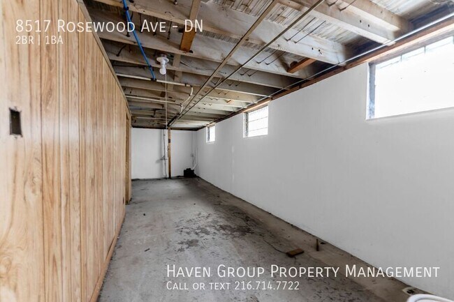 Building Photo - 8517 Rosewood Ave