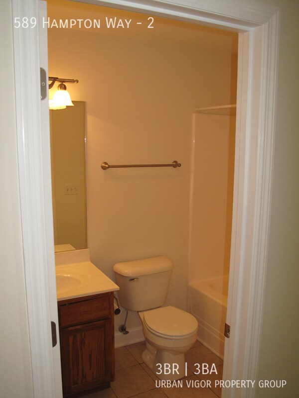 Building Photo - 589 Hampton Way