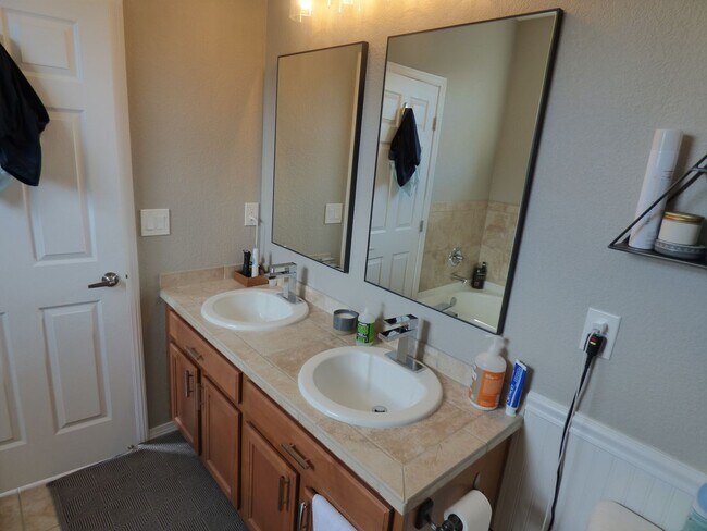 Building Photo - 15470 Canyon Rim Dr