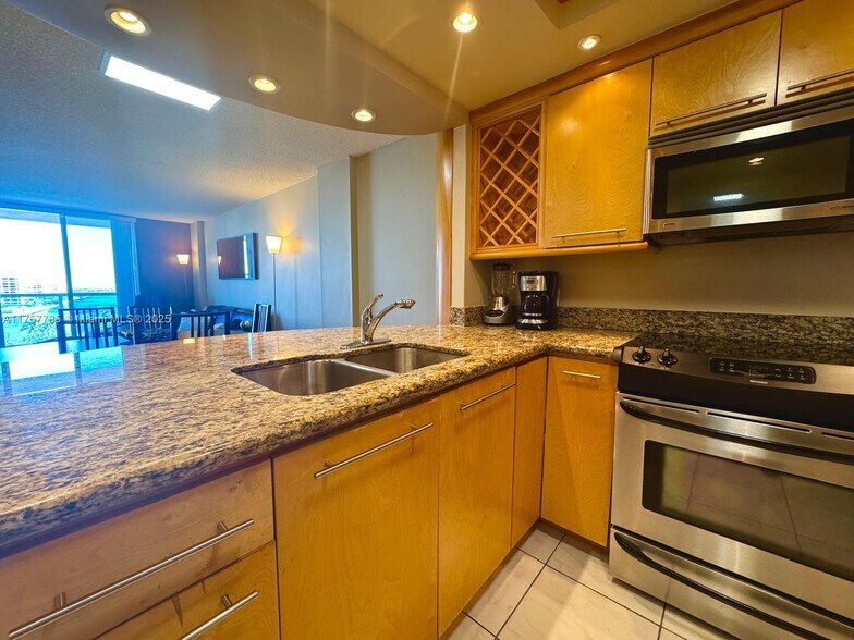 Building Photo - 3800 S Ocean Dr