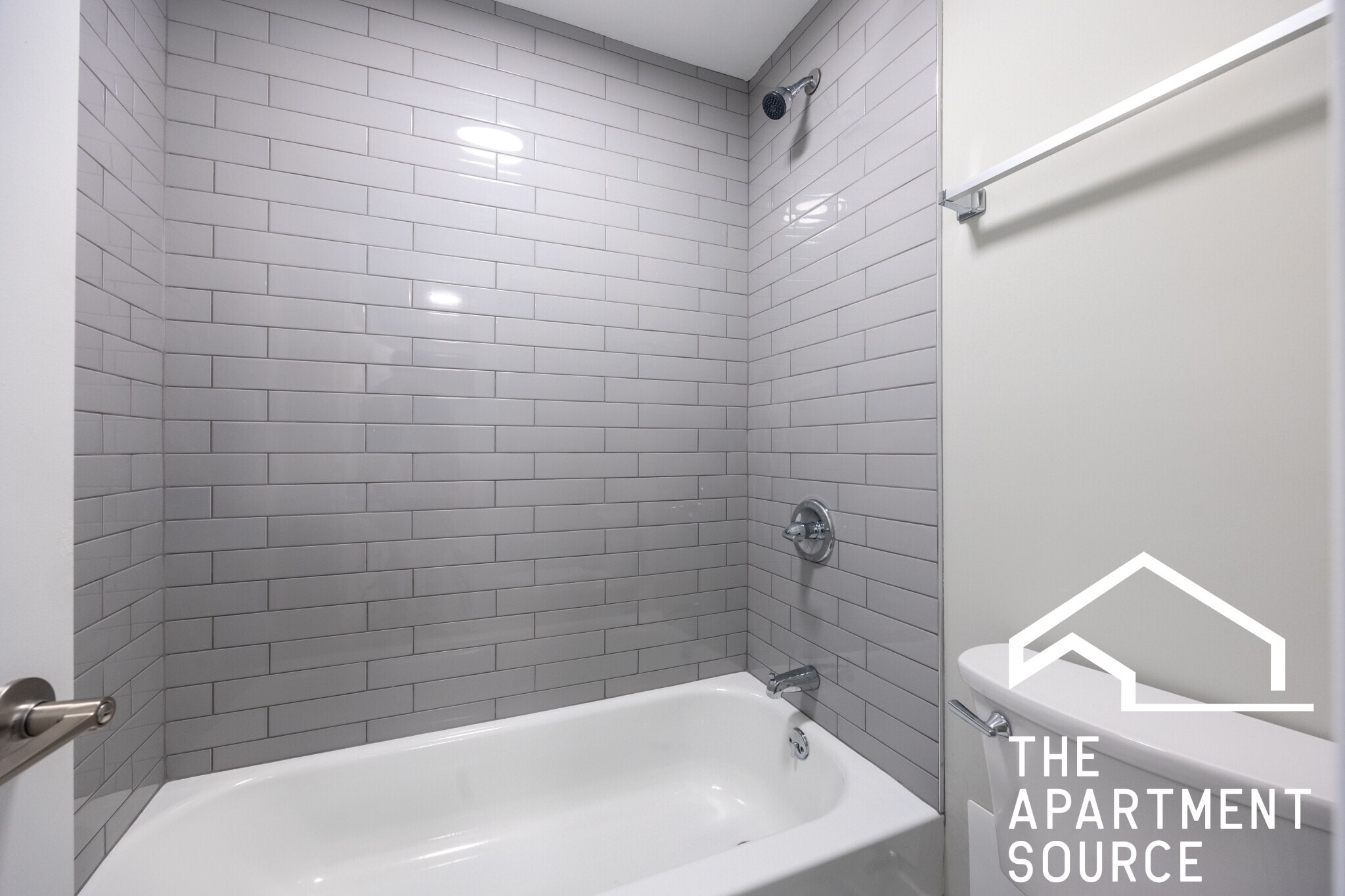 Building Photo - 1223 N La Salle Dr