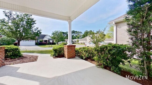 Building Photo - 4705 Pineview Dr