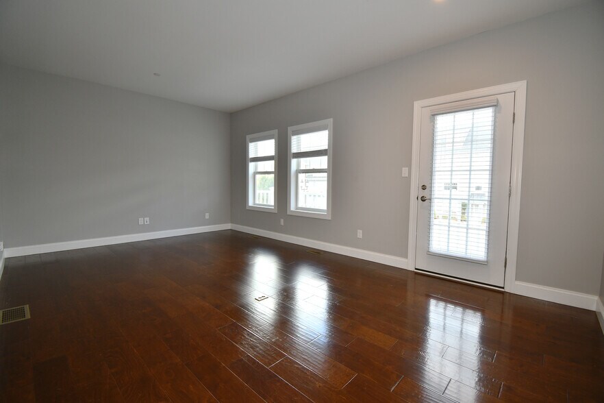 Building Photo - 212 Park Pl