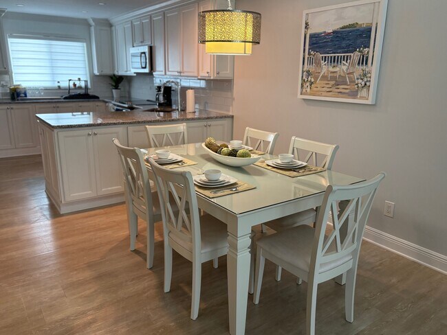 Building Photo - 1100 8th Ave S