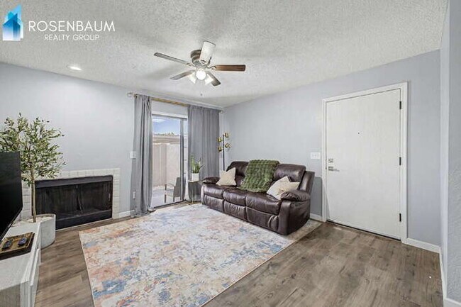 Building Photo - Charming 2-beds, 2-baths ground-level condo nestled in the highly desirable Woodglen Square commu...