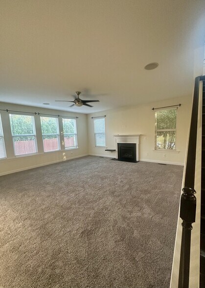 Building Photo - 402 Valley Spring Dr