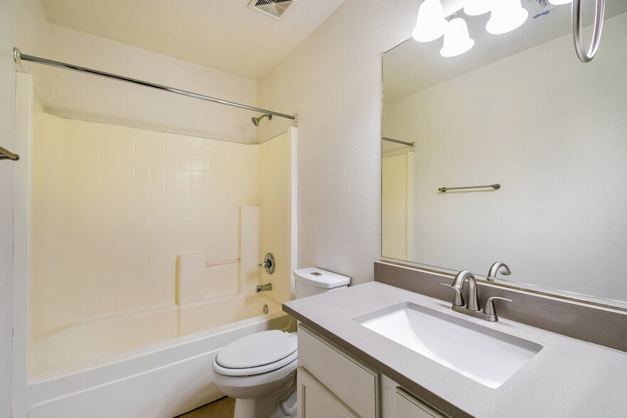 Building Photo - 1080 S Bogle Ct