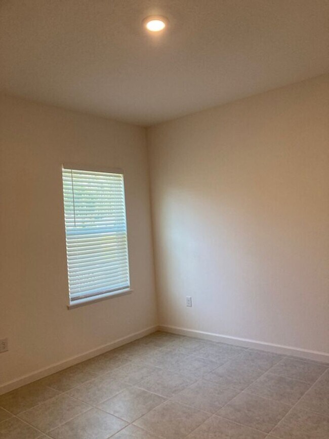 Building Photo - Like New 3 bedroom + den with French doors, screened in porch and Fenced yard and much more...