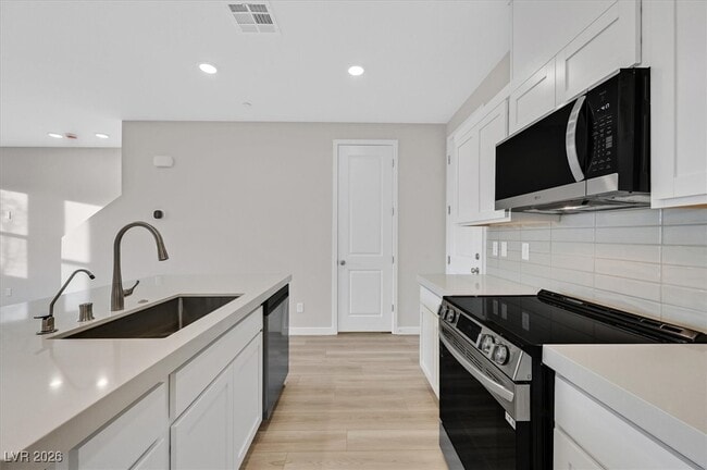 Building Photo - 8925 Grabill Spruce St