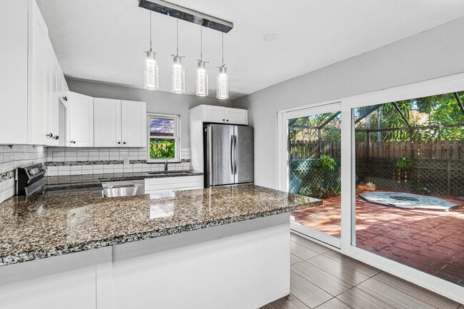 Building Photo - 7536 Courtyard Run E