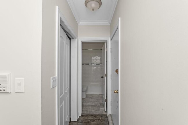 Building Photo - 2 bedroom in Chicago IL 60613