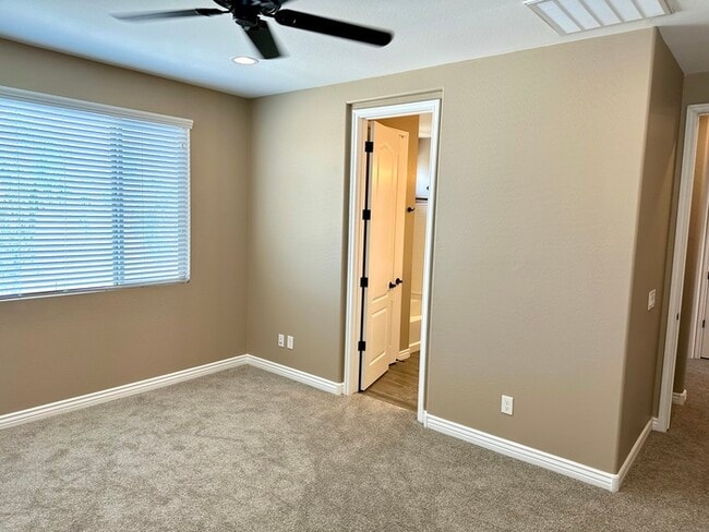 Building Photo - Stunning Southern Enclave