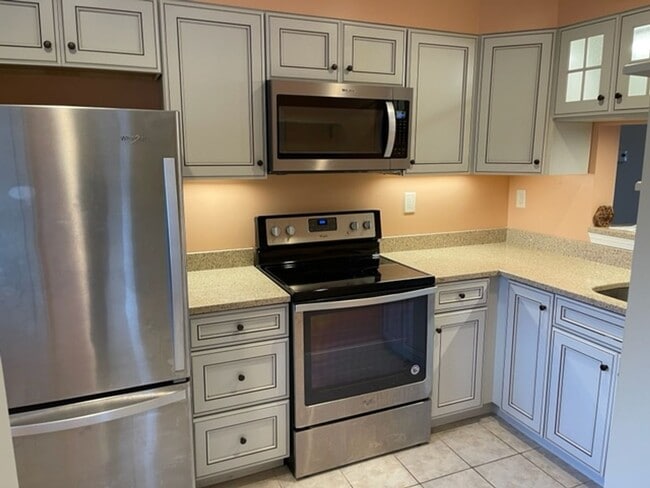 Building Photo - Beautiful Two Bedroom Condo