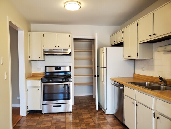 Building Photo - 733 Plum Tree Ct