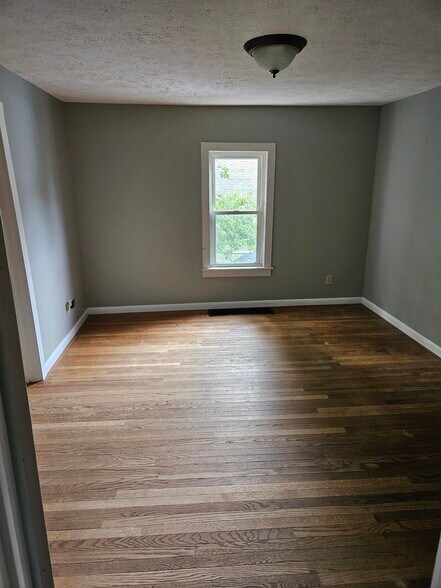 Building Photo - 506 E Hillside Dr