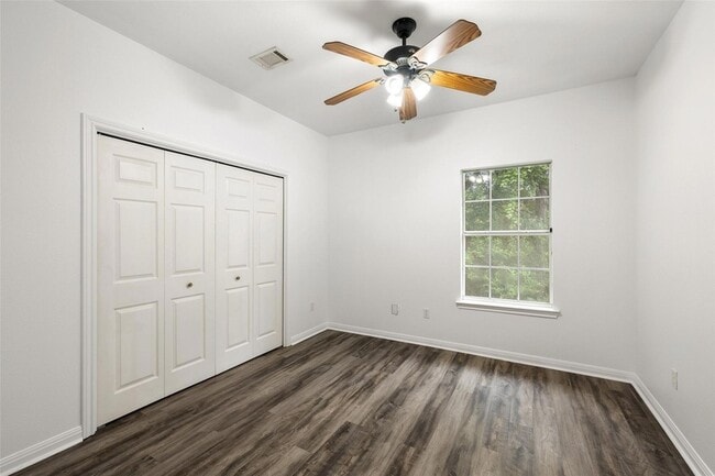 Building Photo - 1301 S Quinlan Park Rd