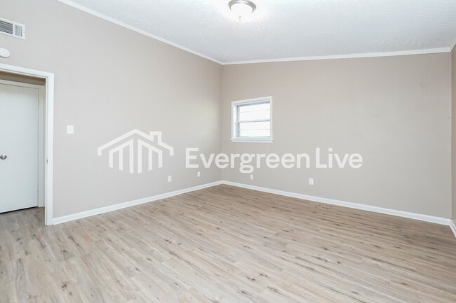 Building Photo - 544 Bellevue St