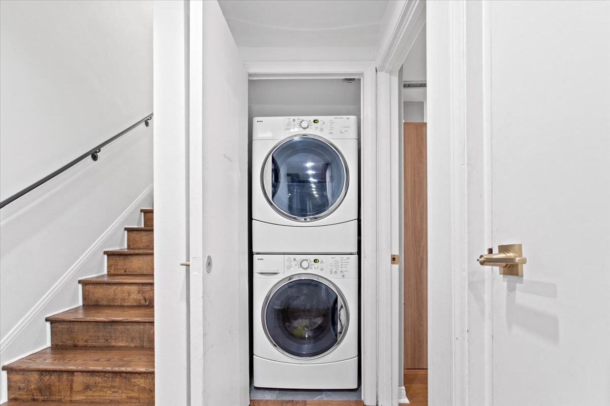 Building Photo - 9311 Burton Way