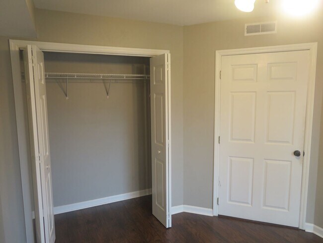 Building Photo - Laurel Villas #105 -3BR/2BA Available for AUGUST 2026 move in!