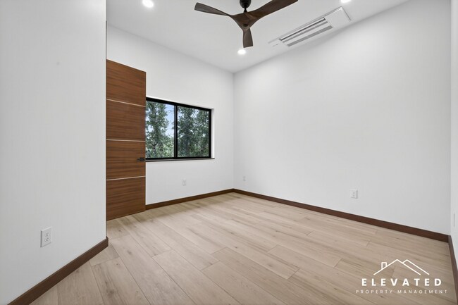 Building Photo - 5044 Linda Ln