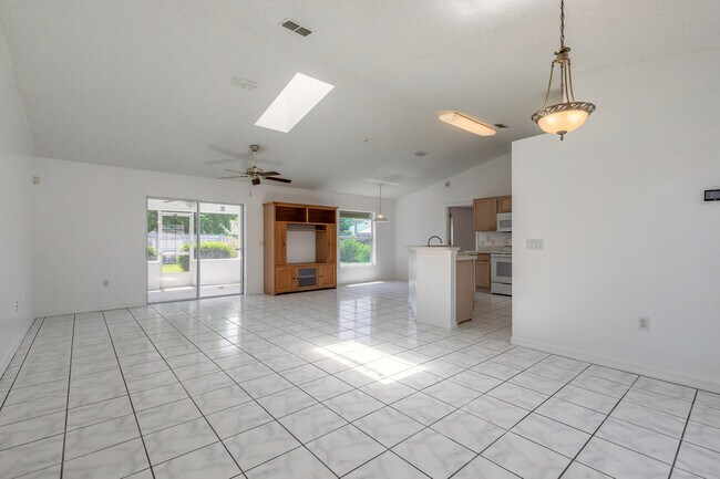 Building Photo - 3214 Juniper Dr