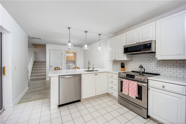 Building Photo - 2512 SW Danbury Ln