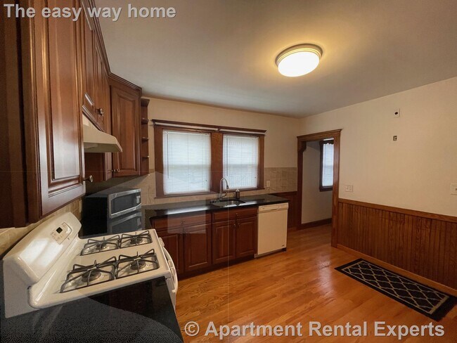 Building Photo - 3 Edgar Ct