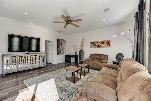 Building Photo - 633 Rose Garden Dr