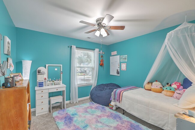 Building Photo - Spacious and updated home in Bluffs at Ash...