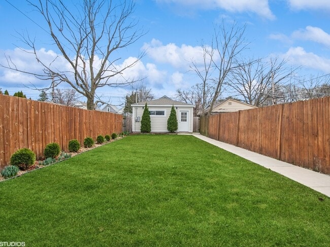 Building Photo - 1025 Dewey Ave