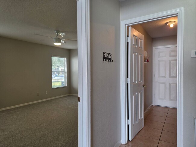 Building Photo - Four Bedroom Home at Waterford Trails in Orlando