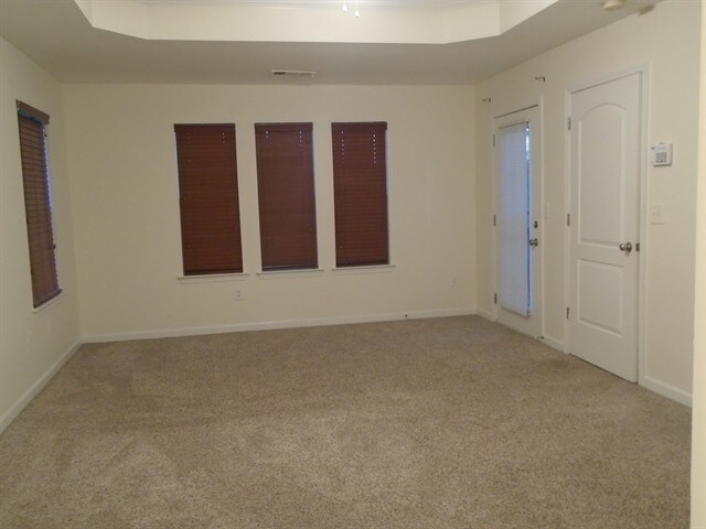 Building Photo - 70 Camden Way