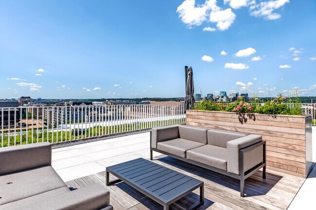 Building Photo - 1110 23rd St NW