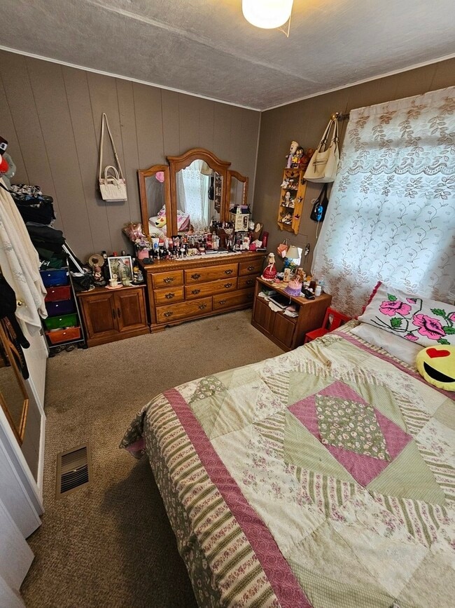 Building Photo - 454 S Des Plaines St