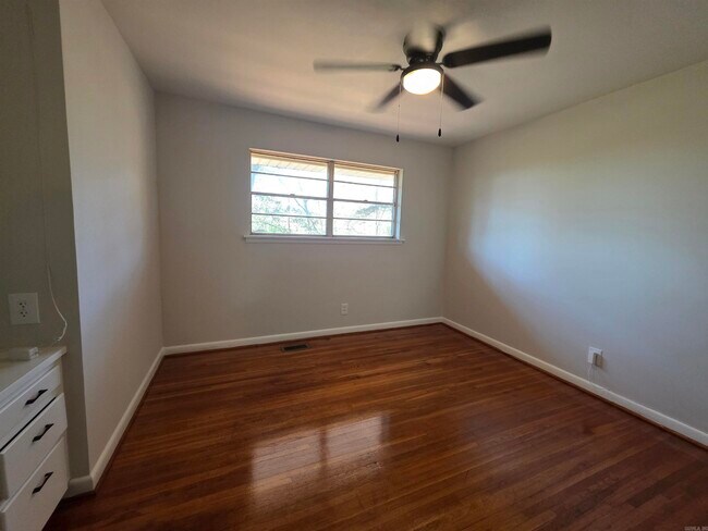 Building Photo - 15 Cliffwood Cir