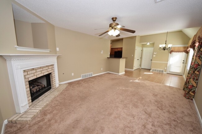 Building Photo - 4 Bedroom, 2.5 Bathroom near Appling and D...