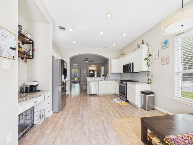 Building Photo - Charming Single-Story Retreat with Designer Finishes in South Austin