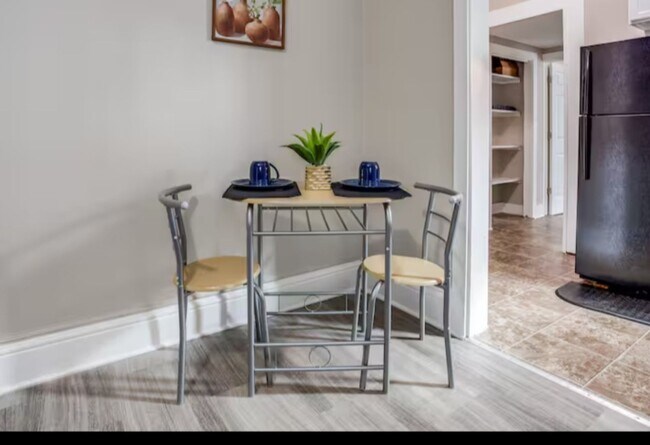 Building Photo - 28 Rowley St