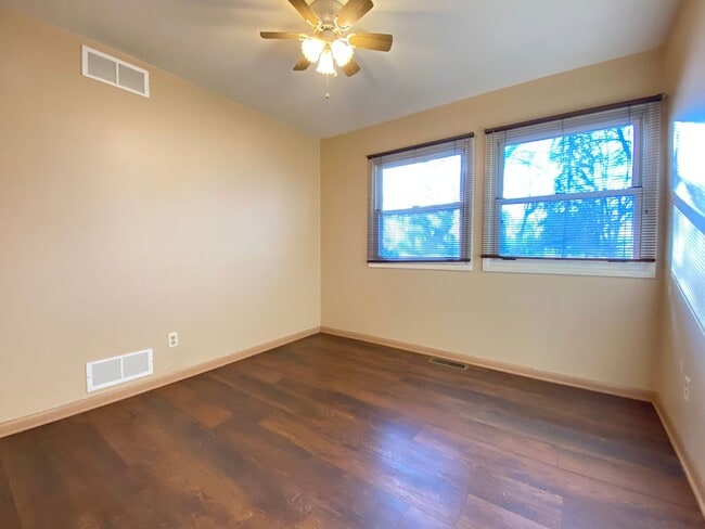 Building Photo - 3 Bedroom Home in Merrillville, IN