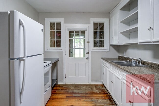 Building Photo - One Level, 2 Bedroom Unit in Kingsport