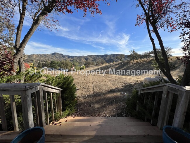 Building Photo - AVAILABLE NOW- Recently Updated Home on Lake Nacimiento - 3 Bed / 2 Bath