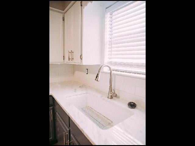 Building Photo - 408 W 4th St