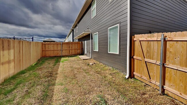 Building Photo - Luxury 3 Bedroom 2.5 Bathroom Townhome in Piedmont Schools (Neighborhood Park)